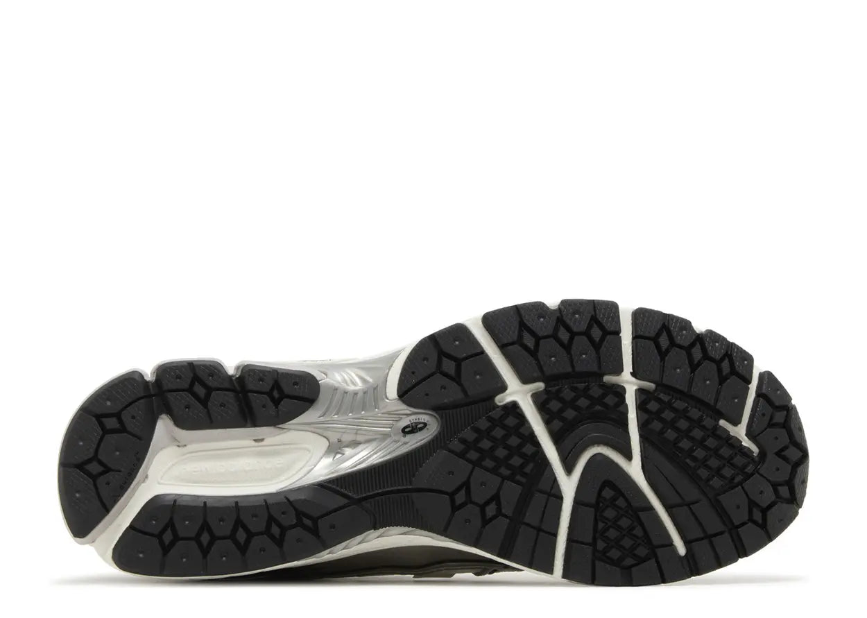 New Balance 1906R 'Silver Metallic Black' SALE